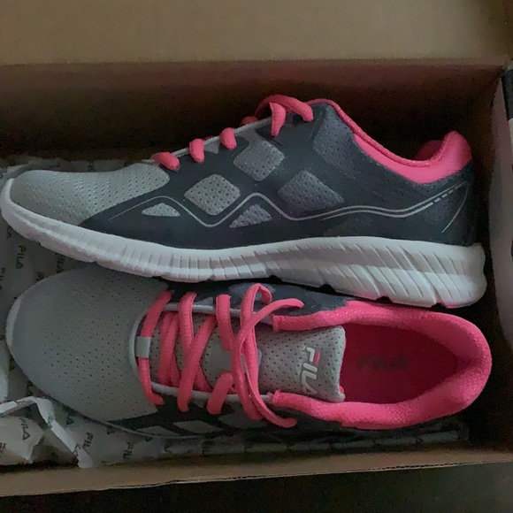 Fila 🌟Host Pick🌟 NWT size 4 youth running- pink/gray - Picture 5 of 6
